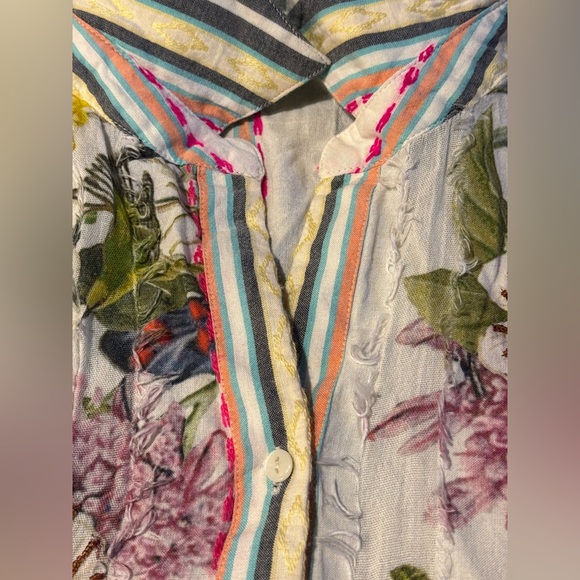 Chico's Striped Embellished Button-up Top Embroidered Beaded Butterfly Size 16 - Picture 10 of 13